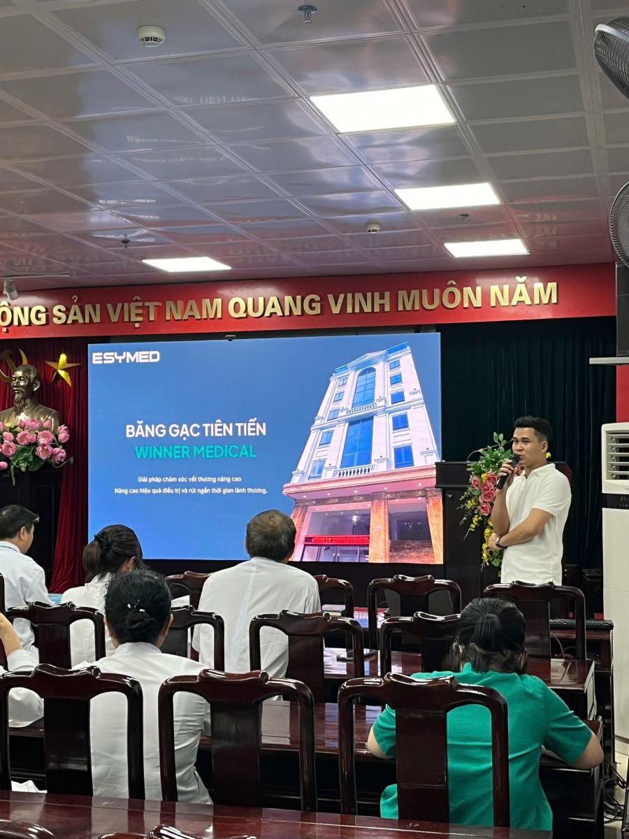 ESYMED giới thiệu băng gạc tiên tiến đến các viện